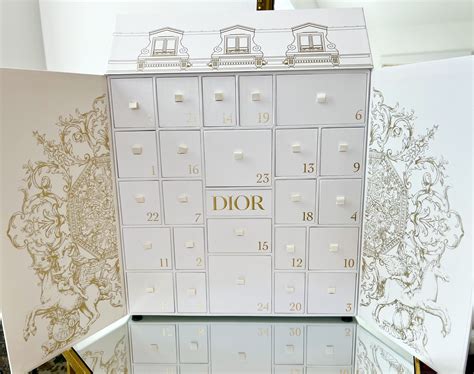 dior montaigne advent calendar.